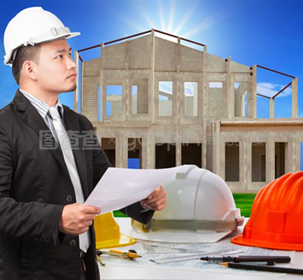 建筑工程中的角色分工與專業(yè)協(xié)作 建筑師、人員組織與工作管道設(shè)計(jì)的協(xié)同管理